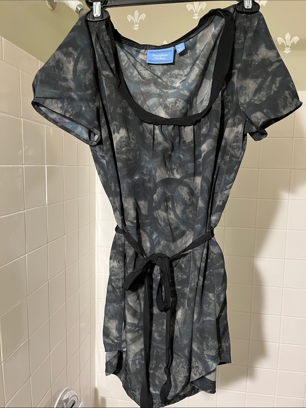 Simply Vera Vera Wang Black and Gray Printed Tie-Waist Tunic